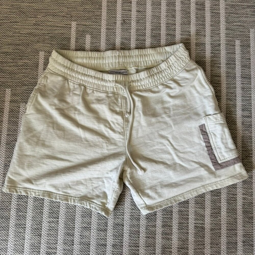 BARELY WORN/DISCOUNTED: Another Influence Men’s Light Beige Cargo Lounge Shorts